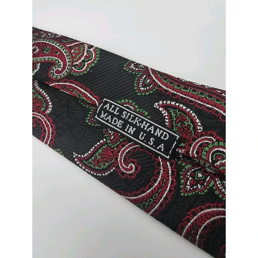 JZ Richards Boulder USA 100% Silk Black Red Green White Paisley Tie 57